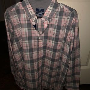 Men’s plaid button up
